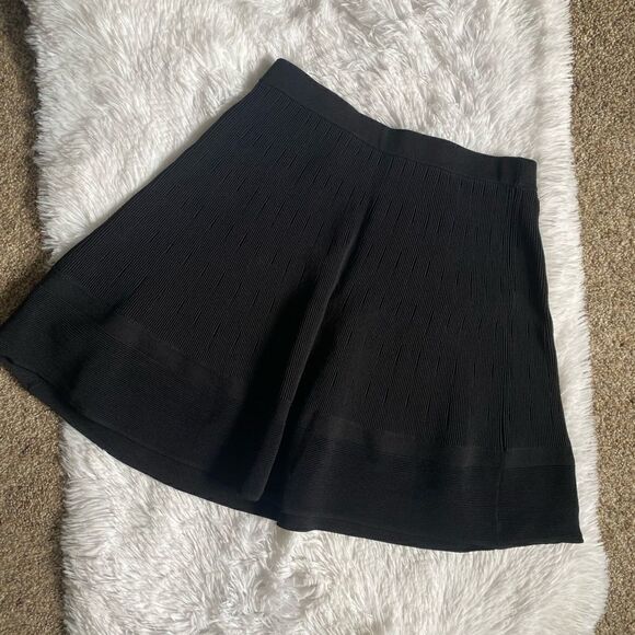 Boutique Moschino Skirt Black Textured Short Mini Women’s Size 8 Viscose Rayon - Picture 1 of 8